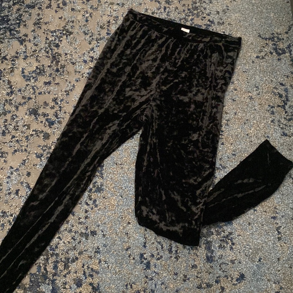 Wild Pearl Black Velvet Leggings